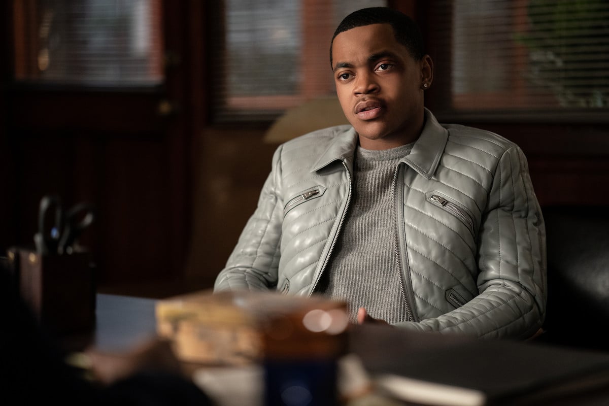 Michael Rainey Jr. dans le rôle de Tariq St. Patrick portant une veste argentée dans 'Power Book II: Ghost'