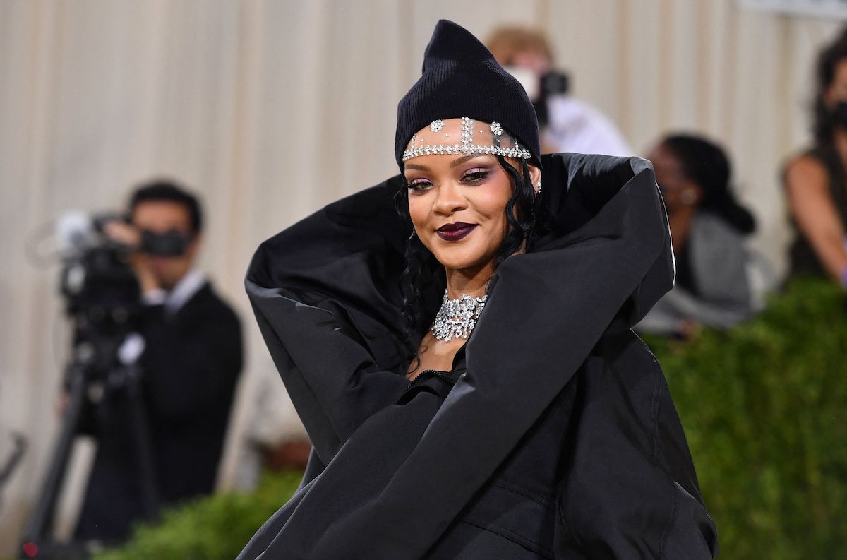 Rihanna poses at the 2021 Met Gala.