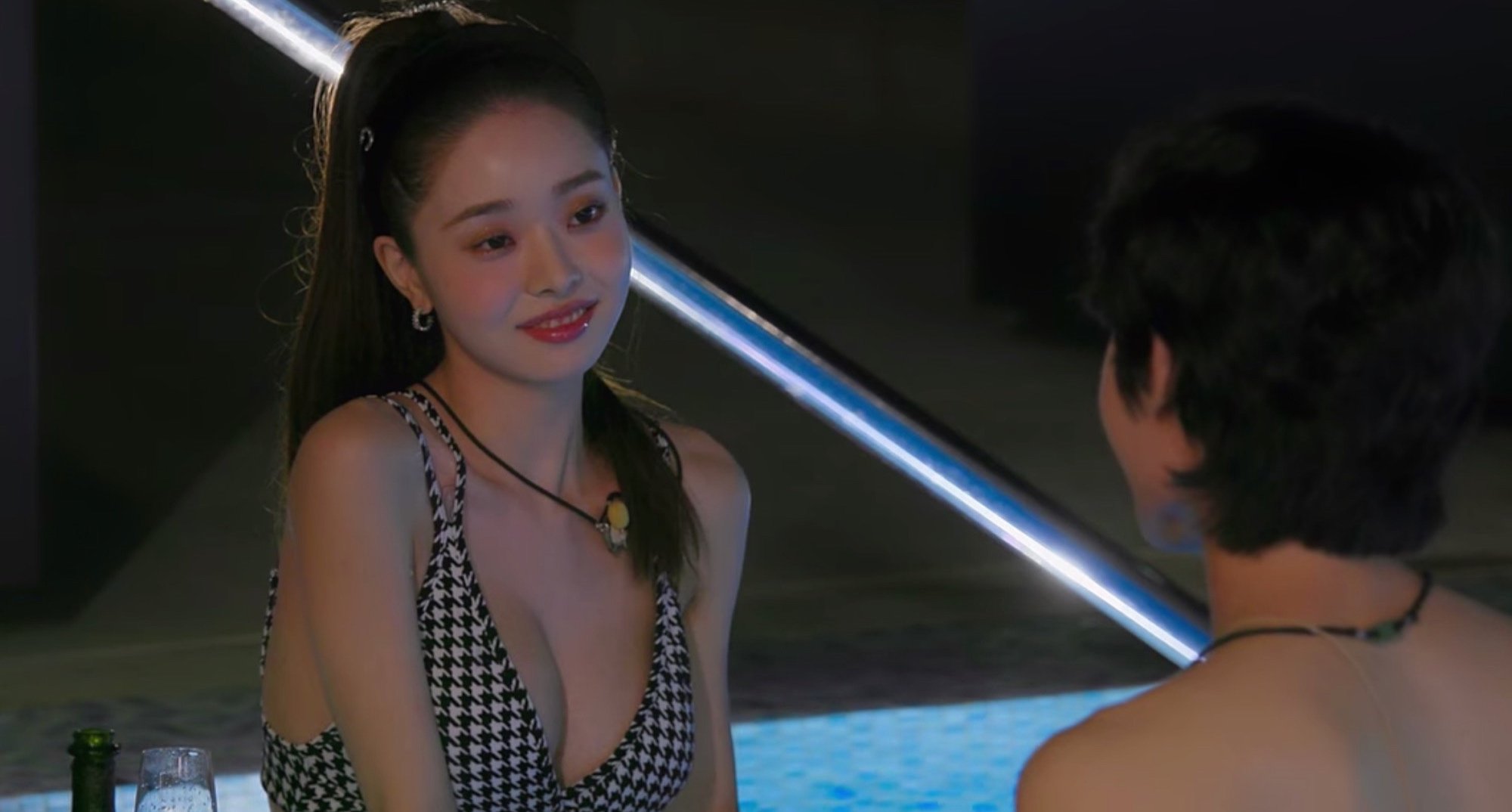 Song Ji-a and Choi Si-hun in 'Single's Inferno' in resort pool in relation to BLACKPINK