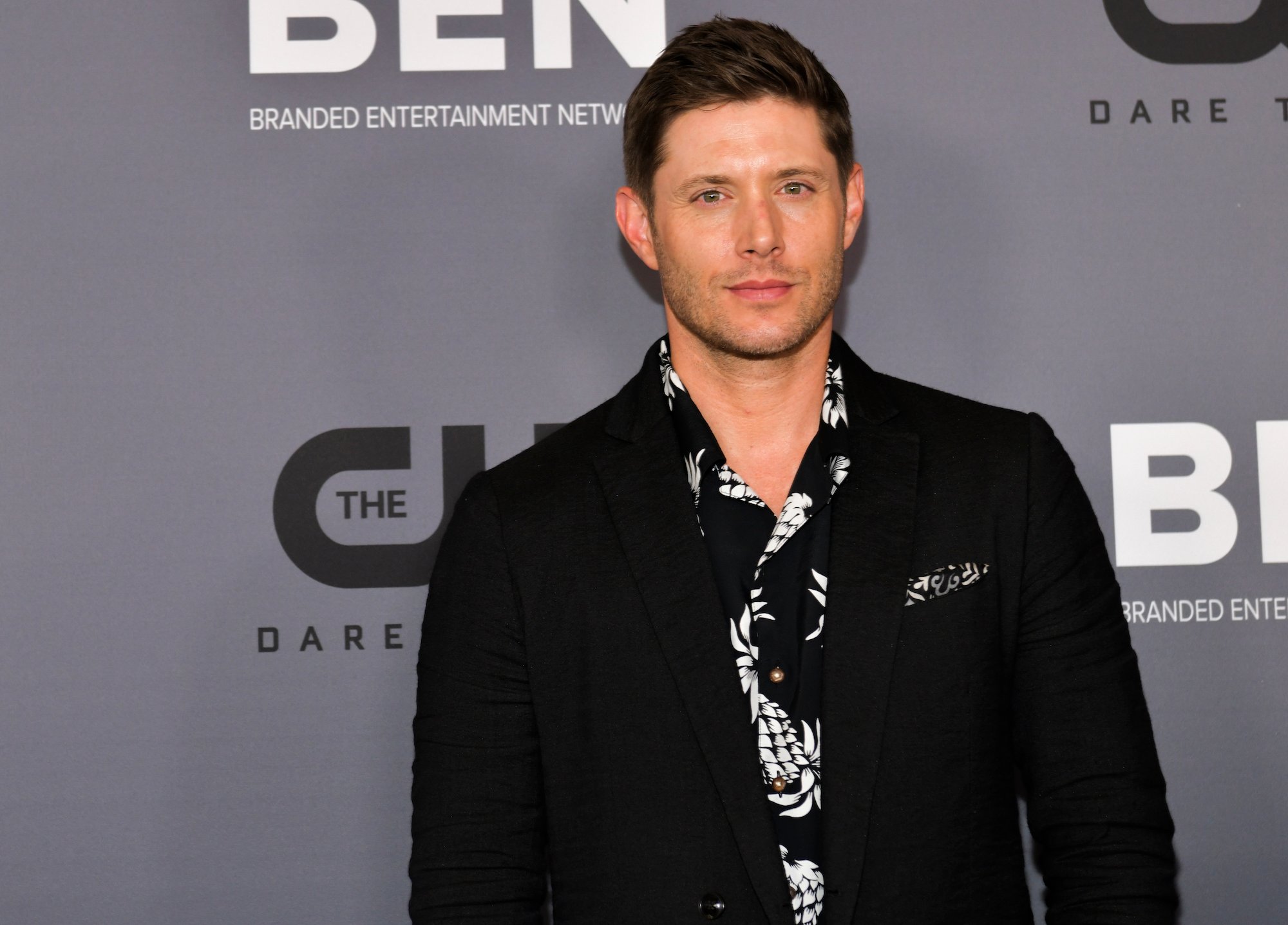 'Supernatural' star Jensen Ackles, who co-starred with Jessica Alba in 'Dark Angel,' looks directly into camera on the red carpet.