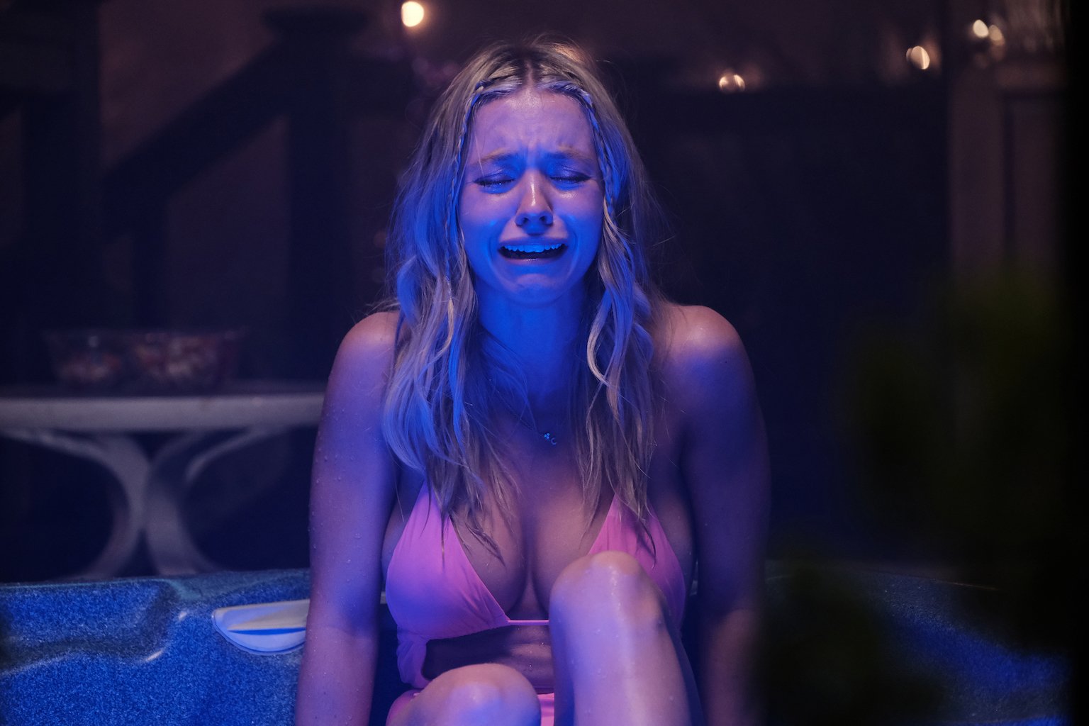 Cassie Howard crying in a hot tub in 'Euphoria' Season 2 Episode 4