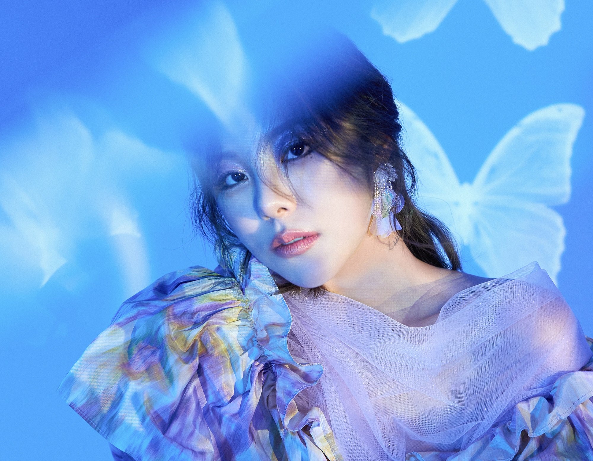 Wheein poses for a promotional photo for her EP 'WHEE'