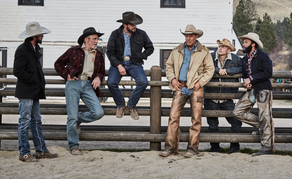 Yellowstone season 4 Kevin Costner and Cole Hauser with the cowboys from the Dutton Ranch