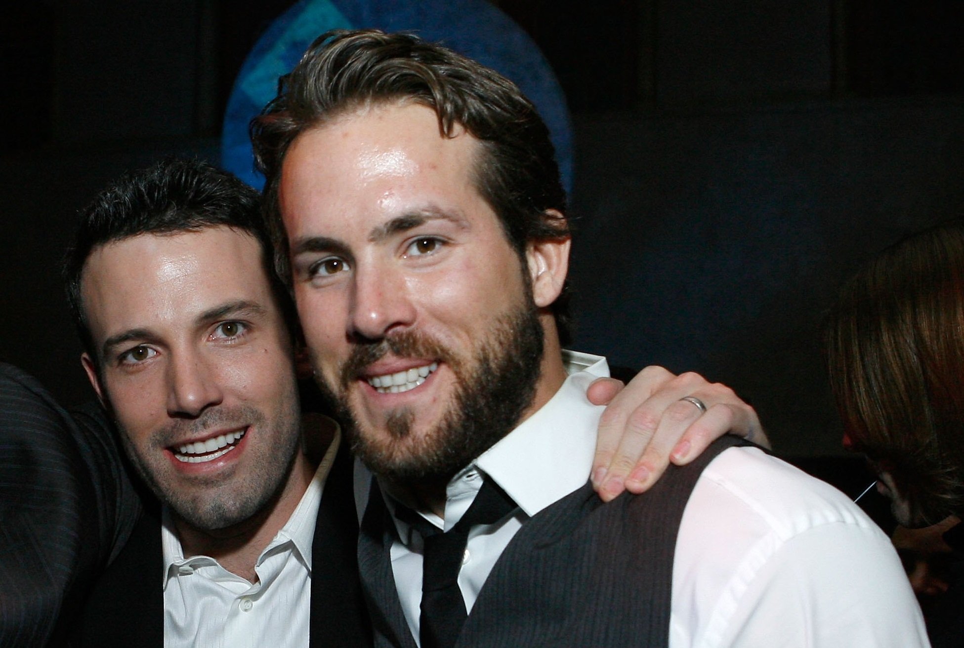 (L-R) Ben Affleck and Ryan Reynolds at the 'Smokin' Aces' premiere after party in 2007.