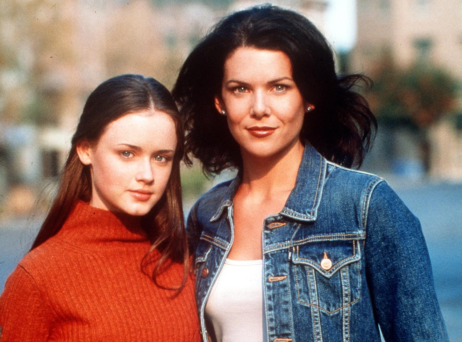 Alexis Bledel as Rory Gilmore and Lauren Graham as Lorelai Gilmore in Gilmore Girls promo image