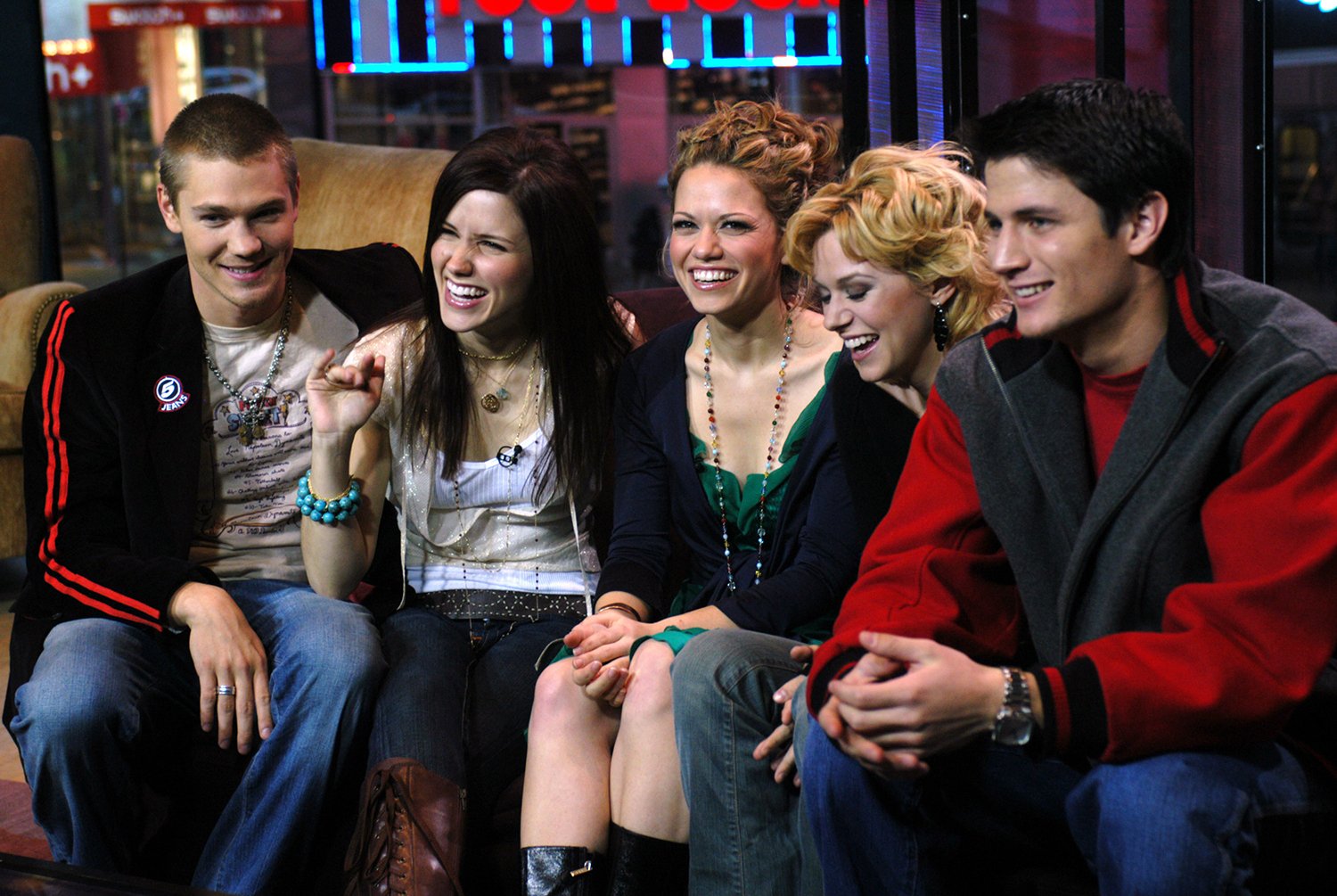 One Tree Hill stars Chad Michael Murray, Sophia Bush, Bethany Joy Lenz, Hilarie Burton Morgan, and James Lafferty on TRL in 2005