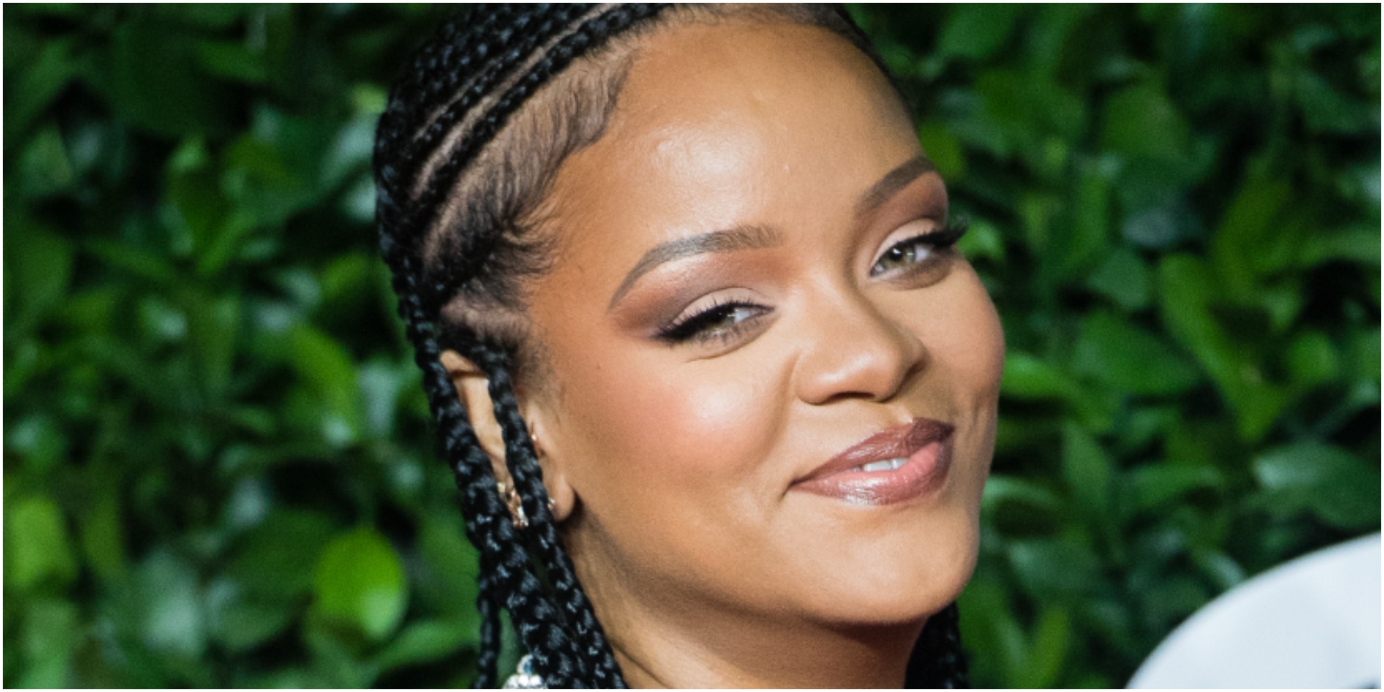 Rihanna poses on the red carpet for the 2019 Fashion Awards.