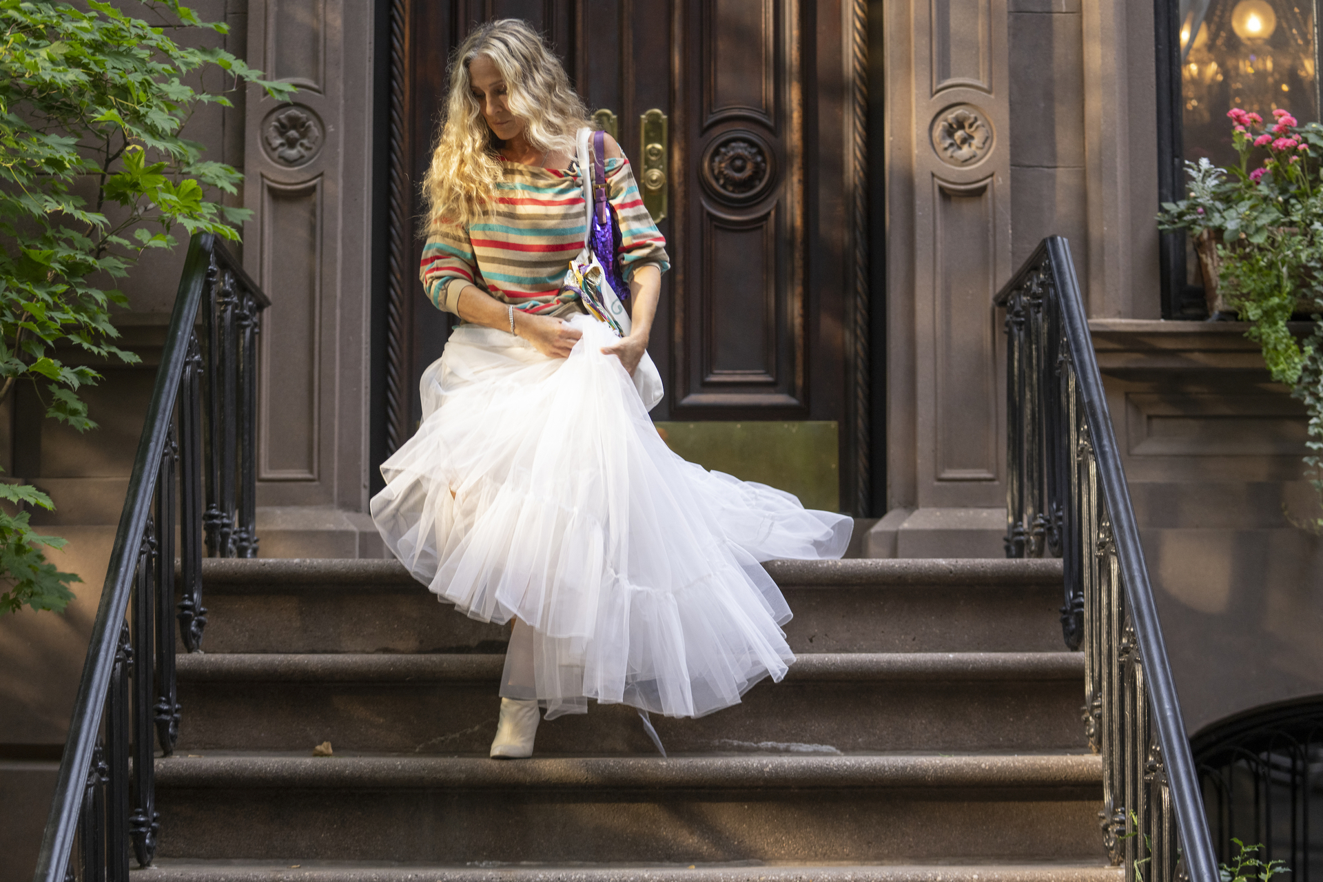 Sarah Jessica Parker in front of Carrie Bradshaw's apartment in 'And Just Like That...'
