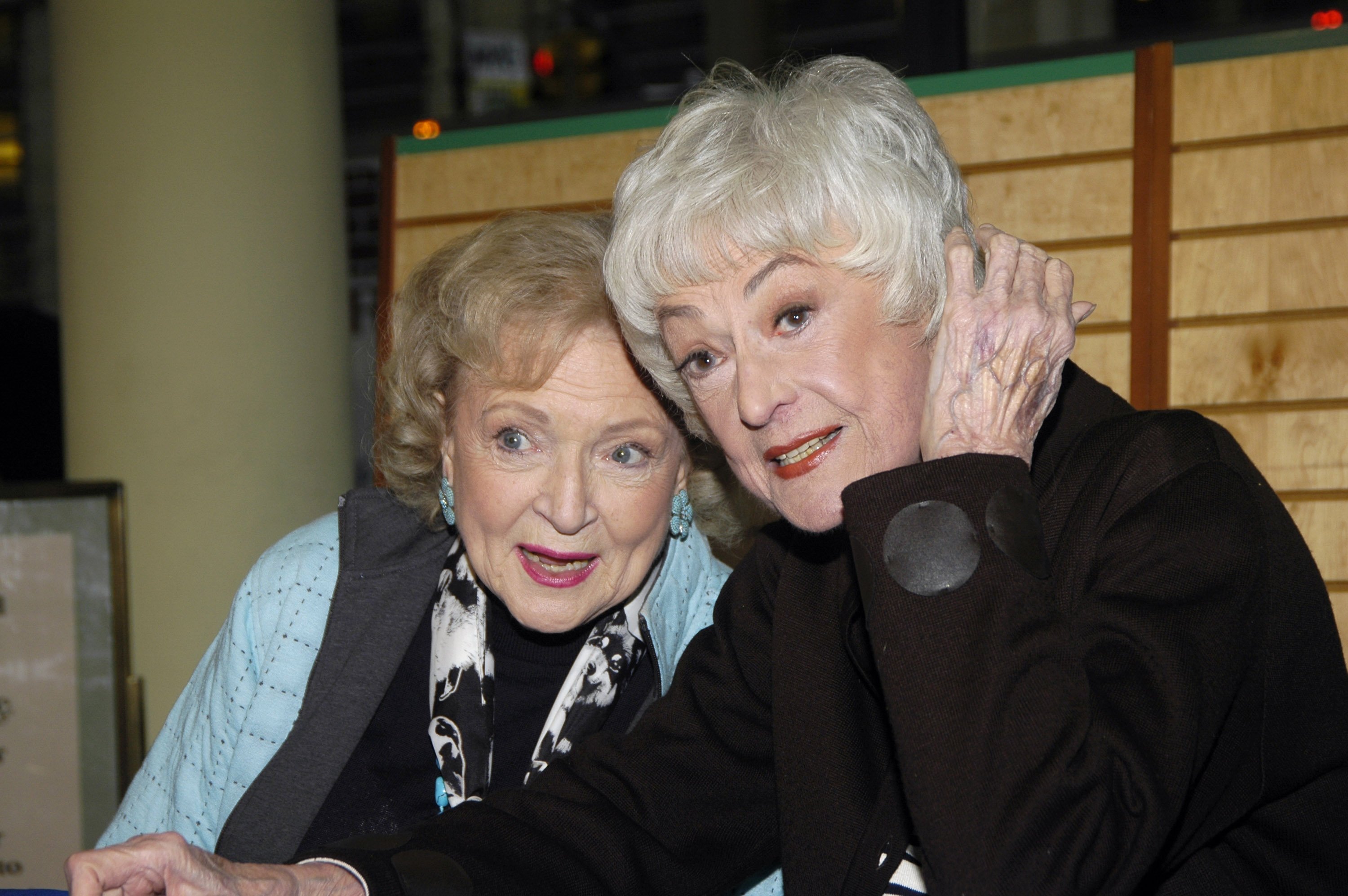 Betty White and Bea Arthur chat at a signing event at Barnes and Noble in New York City in 2005