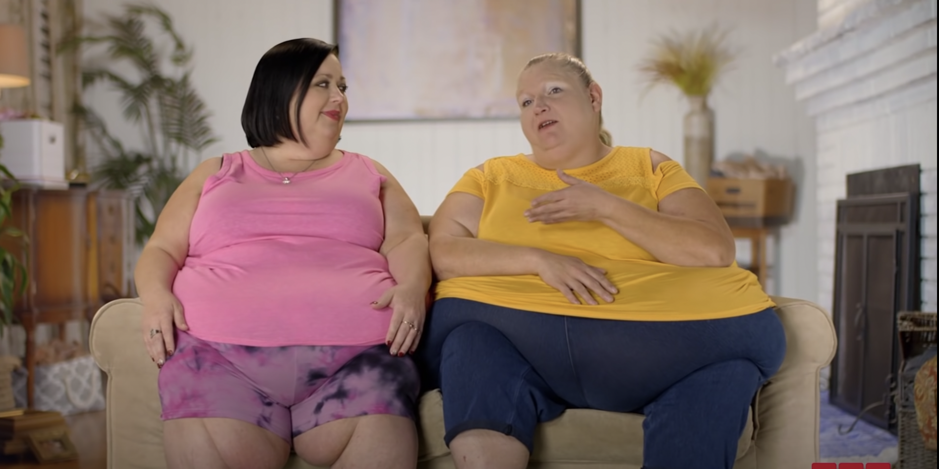 Vannessa Cross and Meghan Crumpler sitting next to each other in '1000-lb Best Friends'