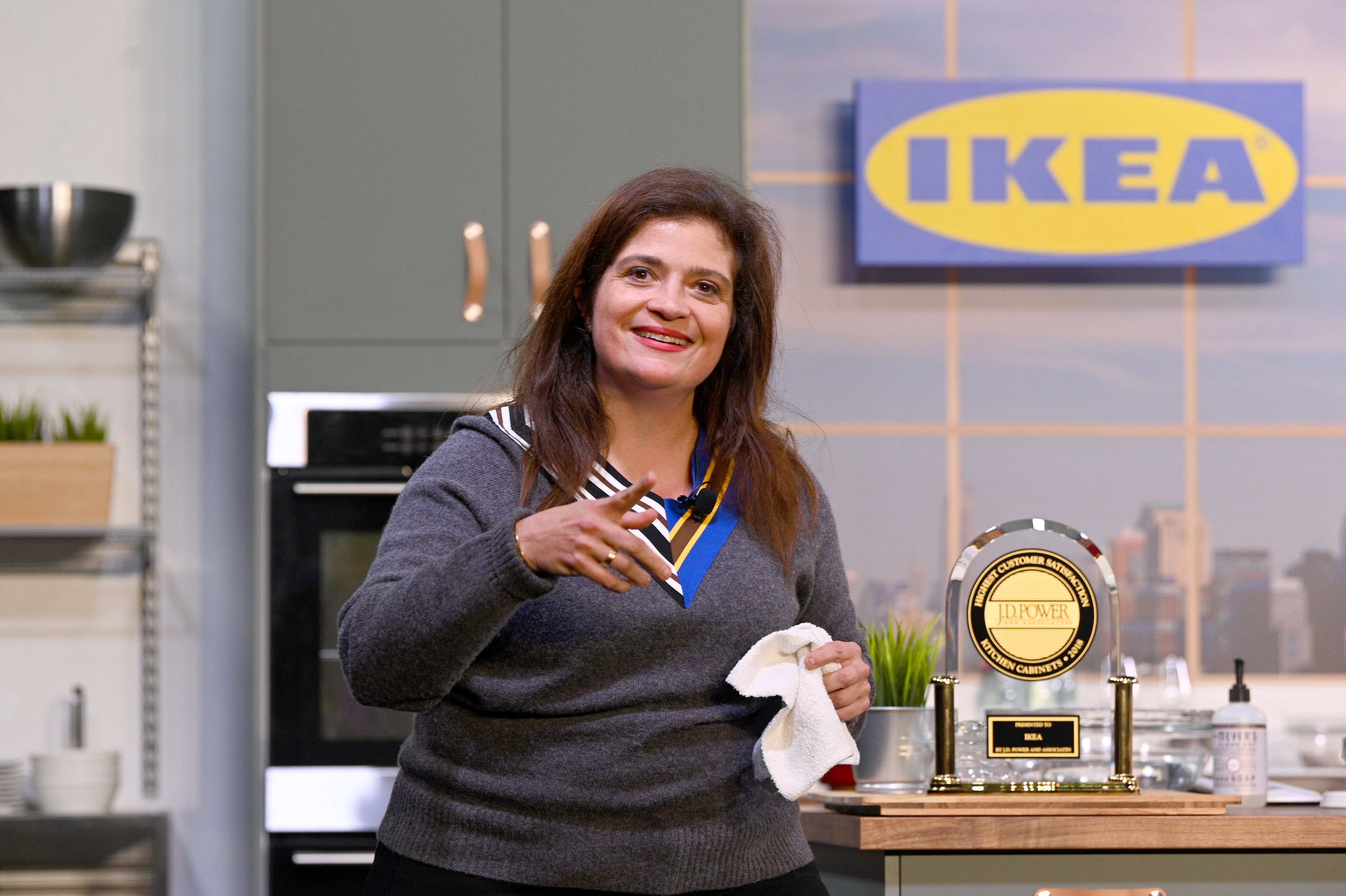 Chef Alex Guarnaschelli demonstrates how to prepare a meal at a 2019 Food Network event.