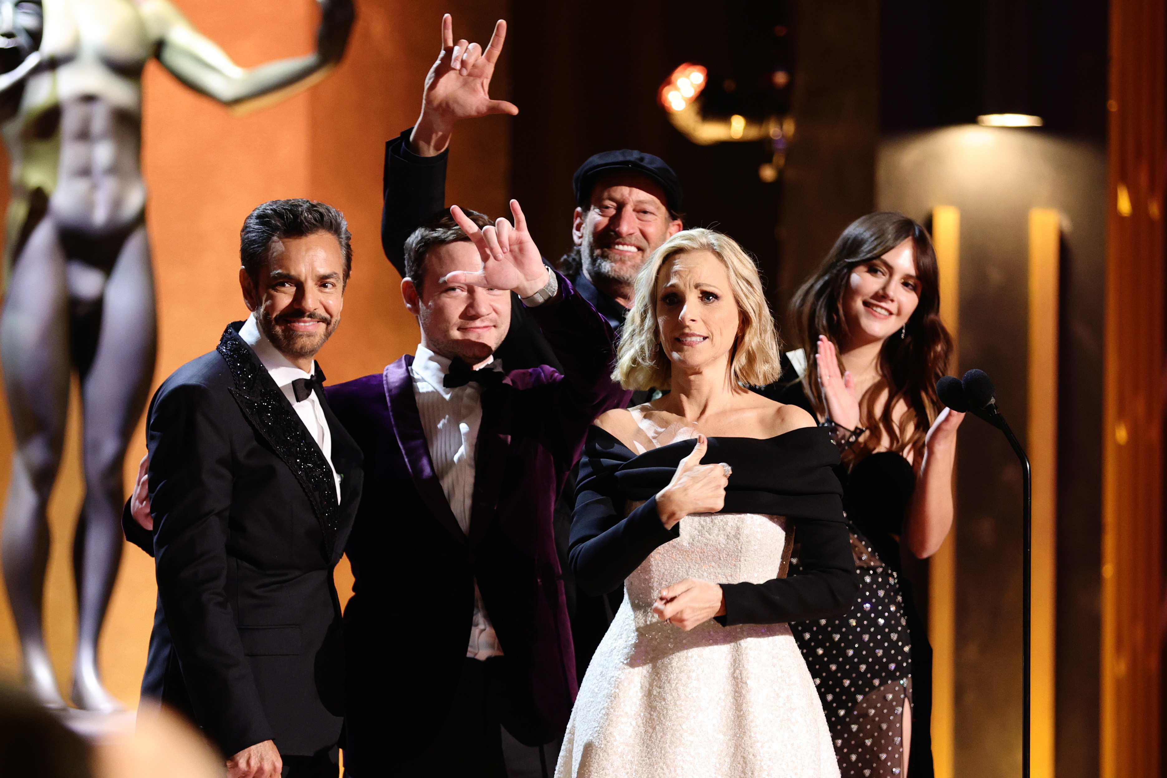 The cast of CODA celebrates their win at the 2022 SAG awards