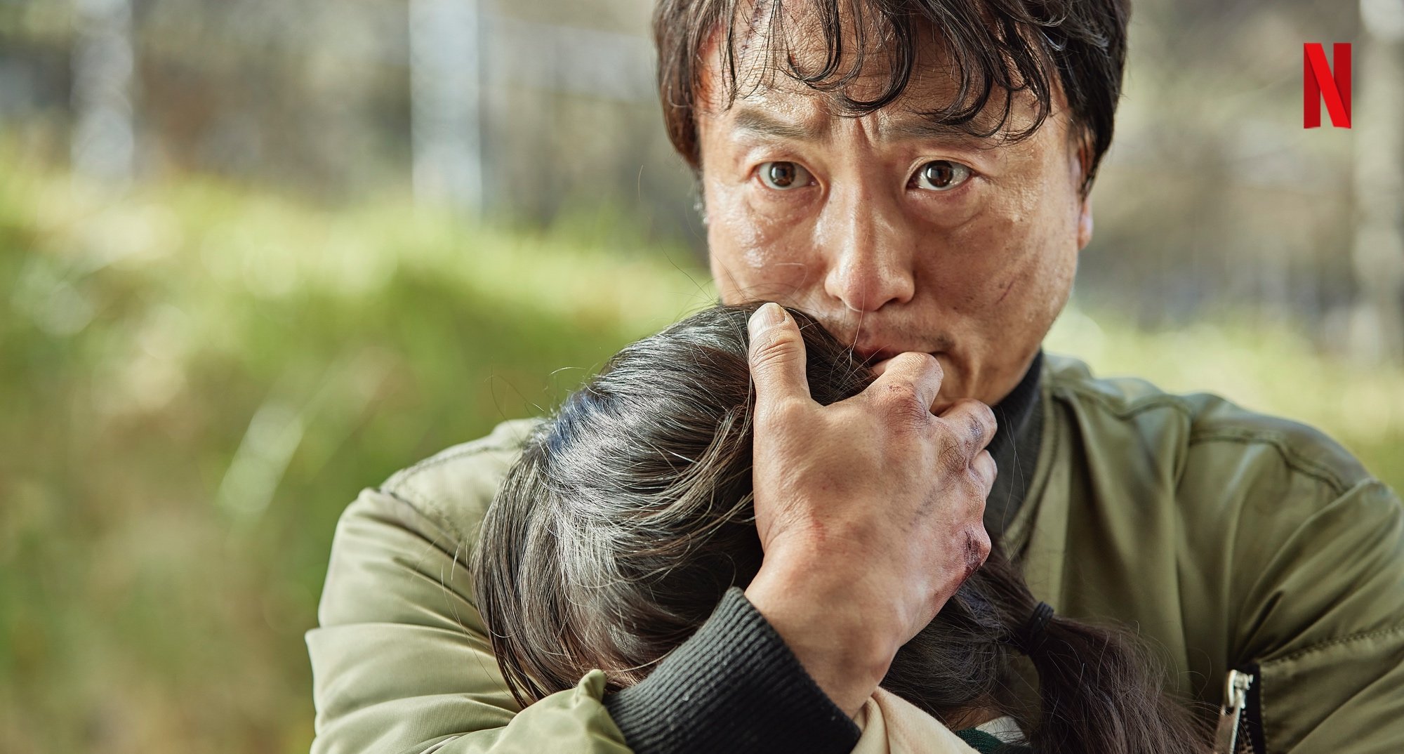 Character So-ju from 'All of Us Are Dead' Episode 11 embracing On-jo before his death.