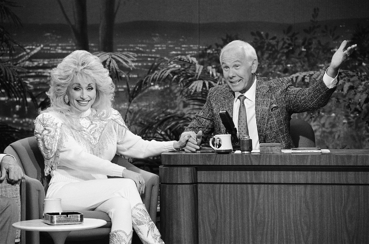 Dolly Parton in white during a 'Tonight Show' interview with host Johnny Carson on May 8, 1991