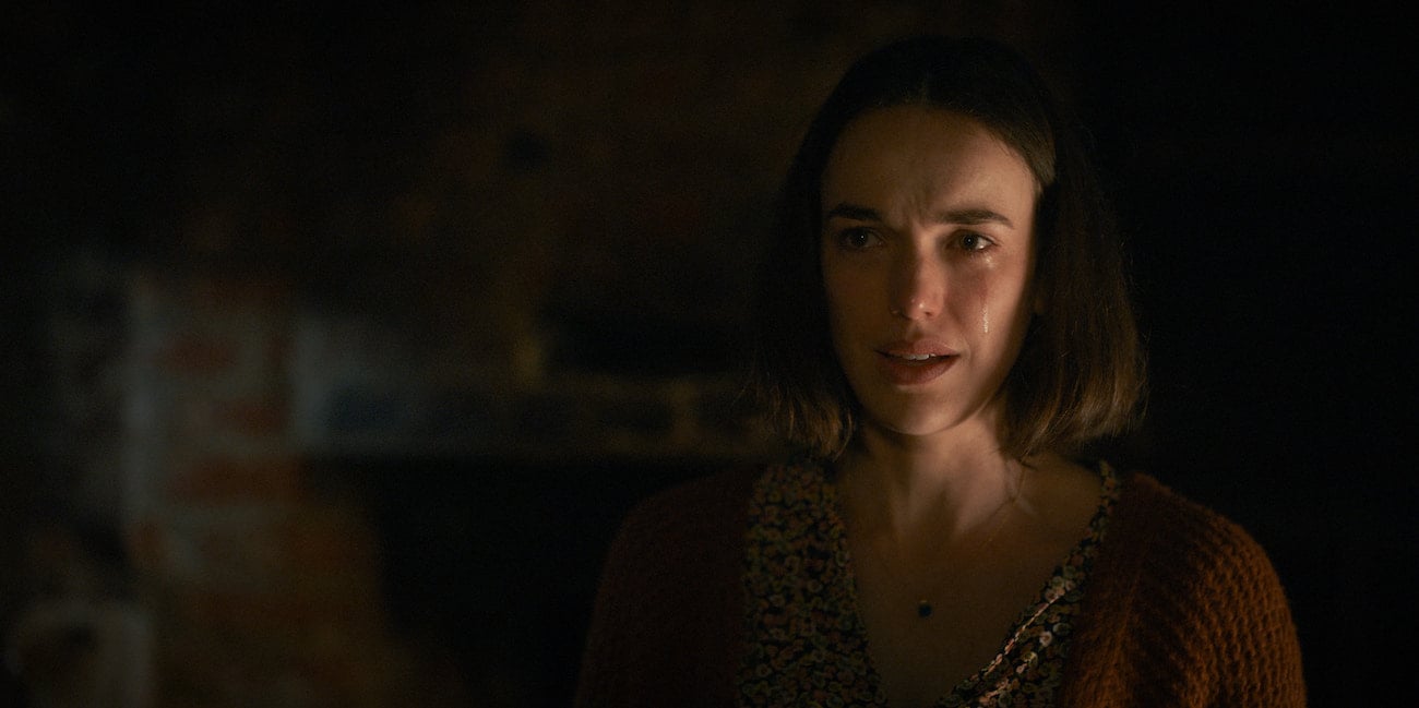 Elizabeth Henstridge cries in 'Suspicion' Season 1 Episode 5