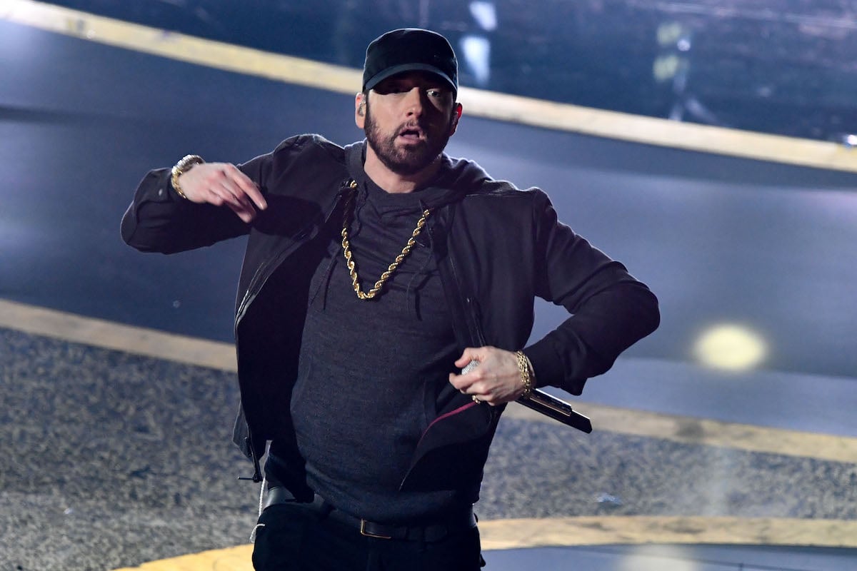 Eminem performs during the 2020 Oscars. (Eminem net worth 2022, Eminem age.)