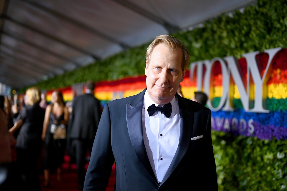 Actor Jeff Daniels walks off the red carpet at the 2019 Tony Awards