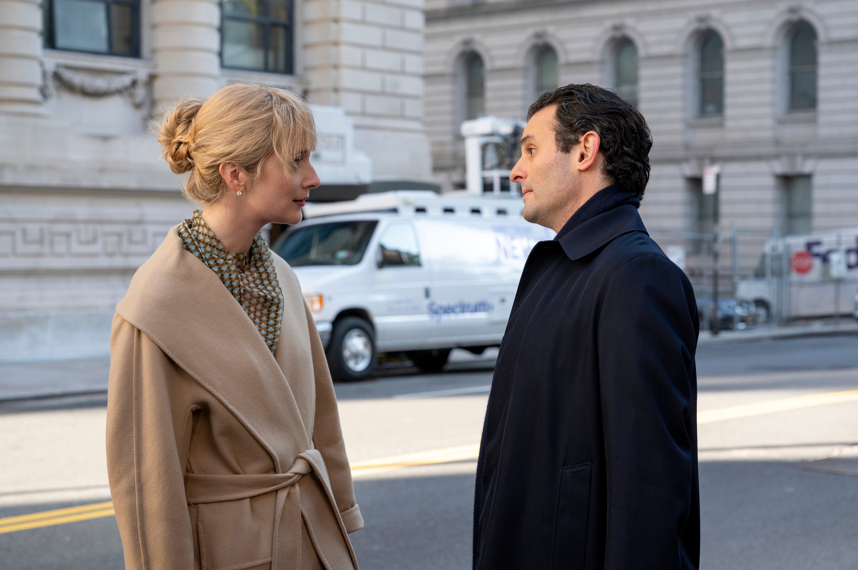 'Inventing Anna' actors Caitlin Fitzgerald and Arian Moayed as Mags and Todd Spodek having a heated conversation