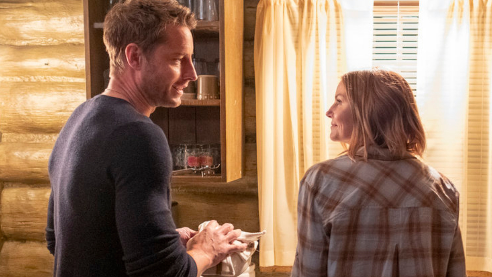 Justin Hartley as Kevin and Jennifer Morrison as Cassidy do dishes together in ‘This Is Us’ Season 6 Episode 5