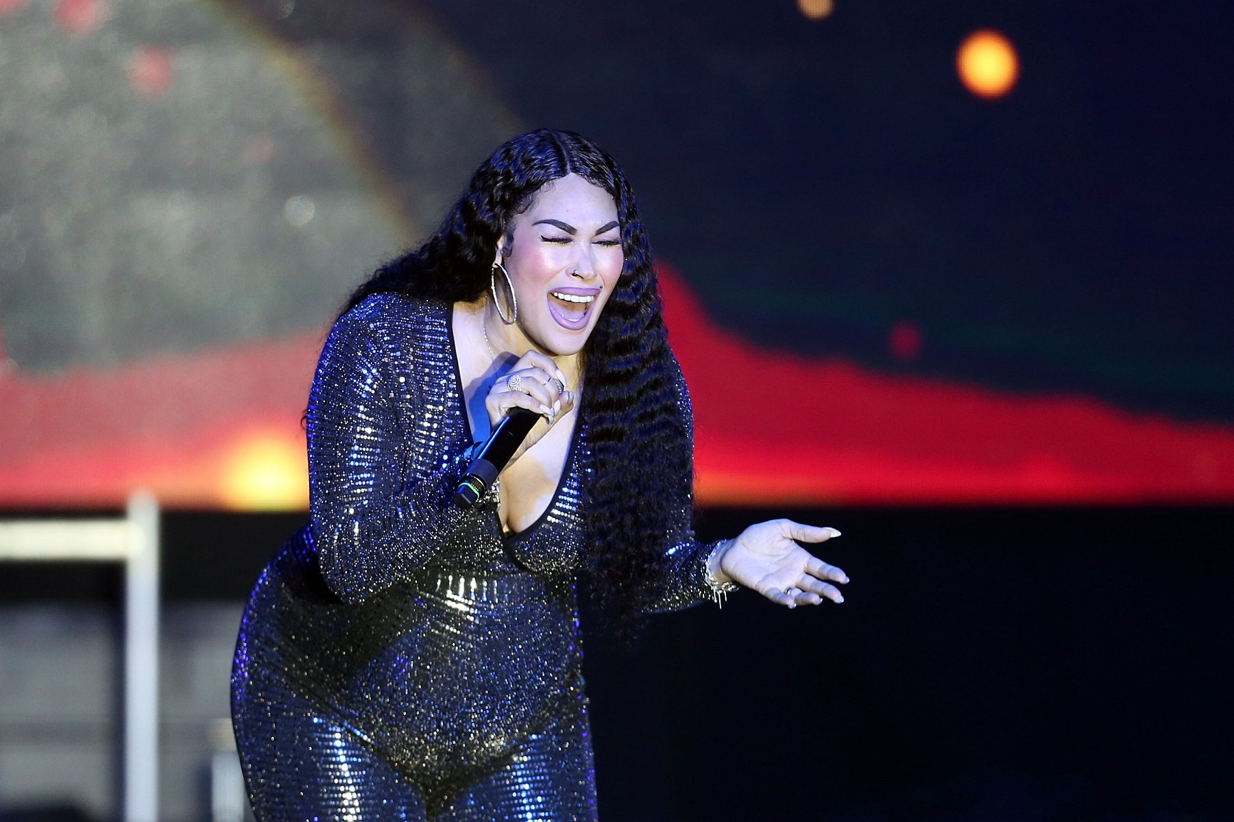 Keke Wyatt, heavily pregnant, in a sequined bodysuit