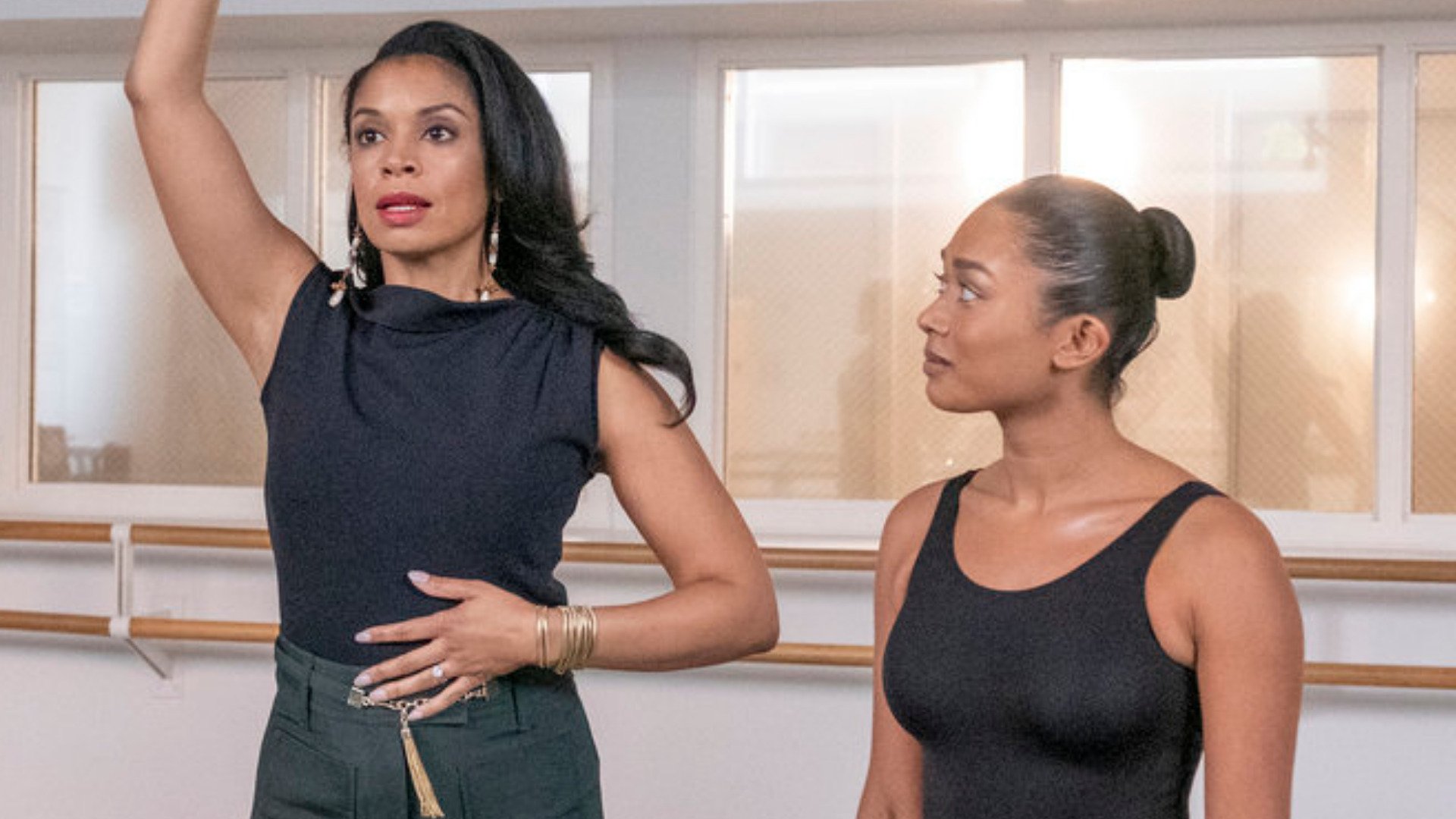 Kelechi Watson as Beth teaching Jazlyn Martin as Stacey dance in ‘This Is Us’ Season 6