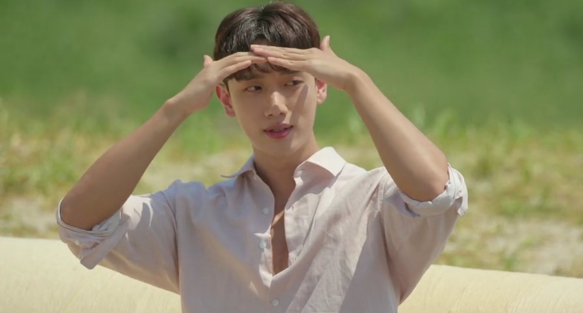 Kim Hyeon-joong in 'Single's Inferno' Episode 1 wearing button-up shirt.