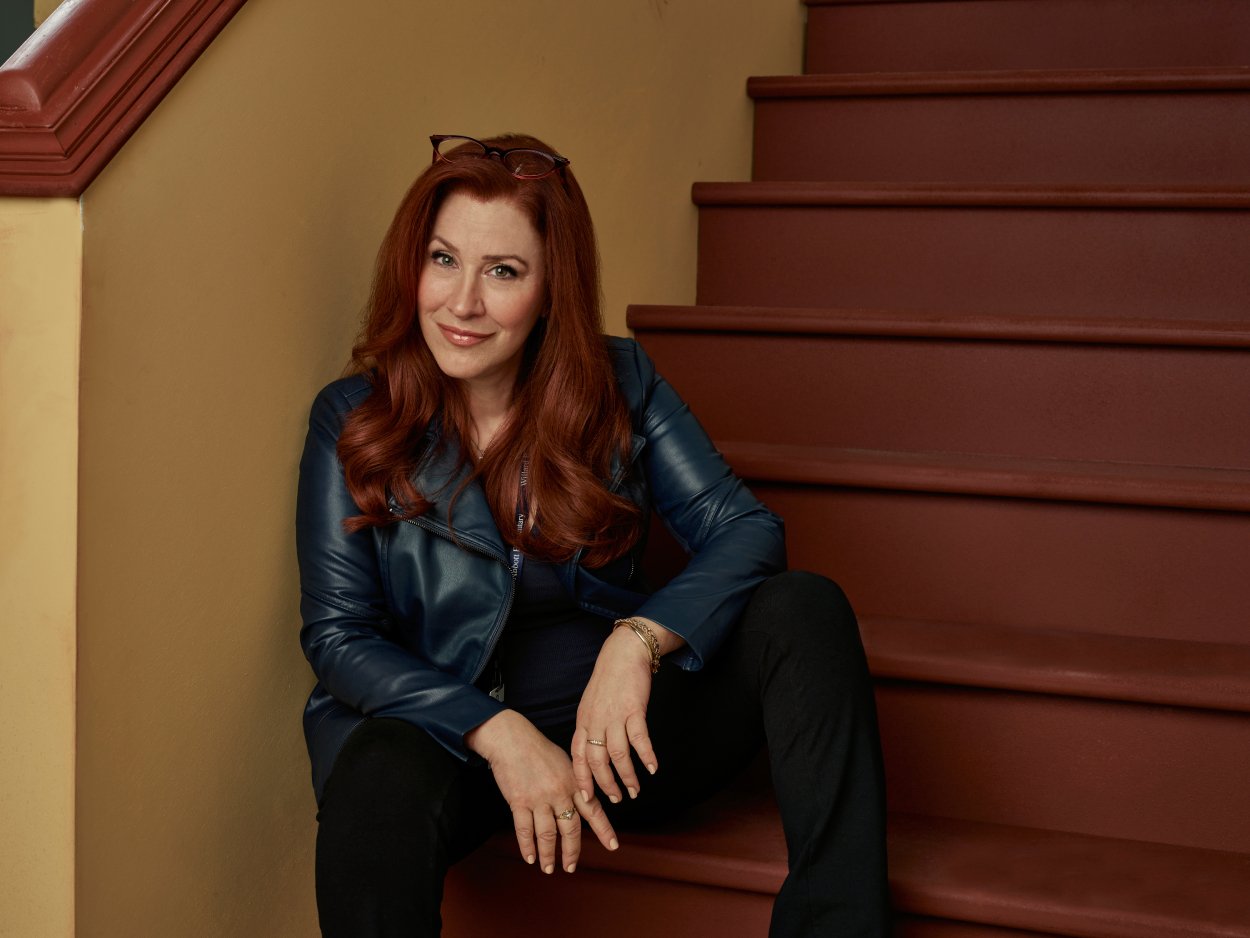 Lisa Ann Walter as 'Abbott Elementary' teacher Melissa Schemmenti posing on a set of stairs