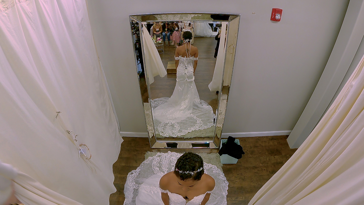 Iyanna McNeely standing in her wedding dressing during an episode of 'Love Is Blind'