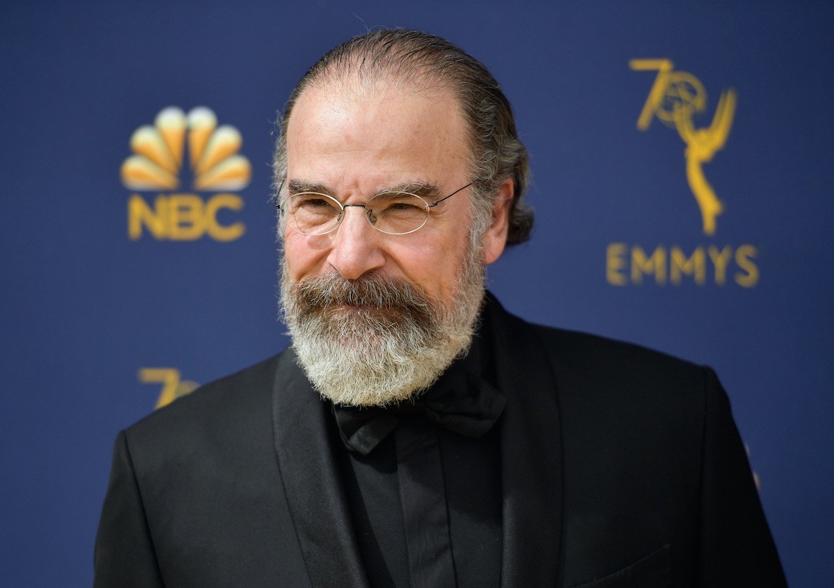 gideon criminal minds actor Mandy Patinkin in front of a blue background