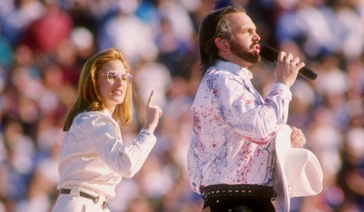 Super Bowl XXVII 31 Jan 1993: Garth Brooks sings the national anthem with Marlee Matlin signing
