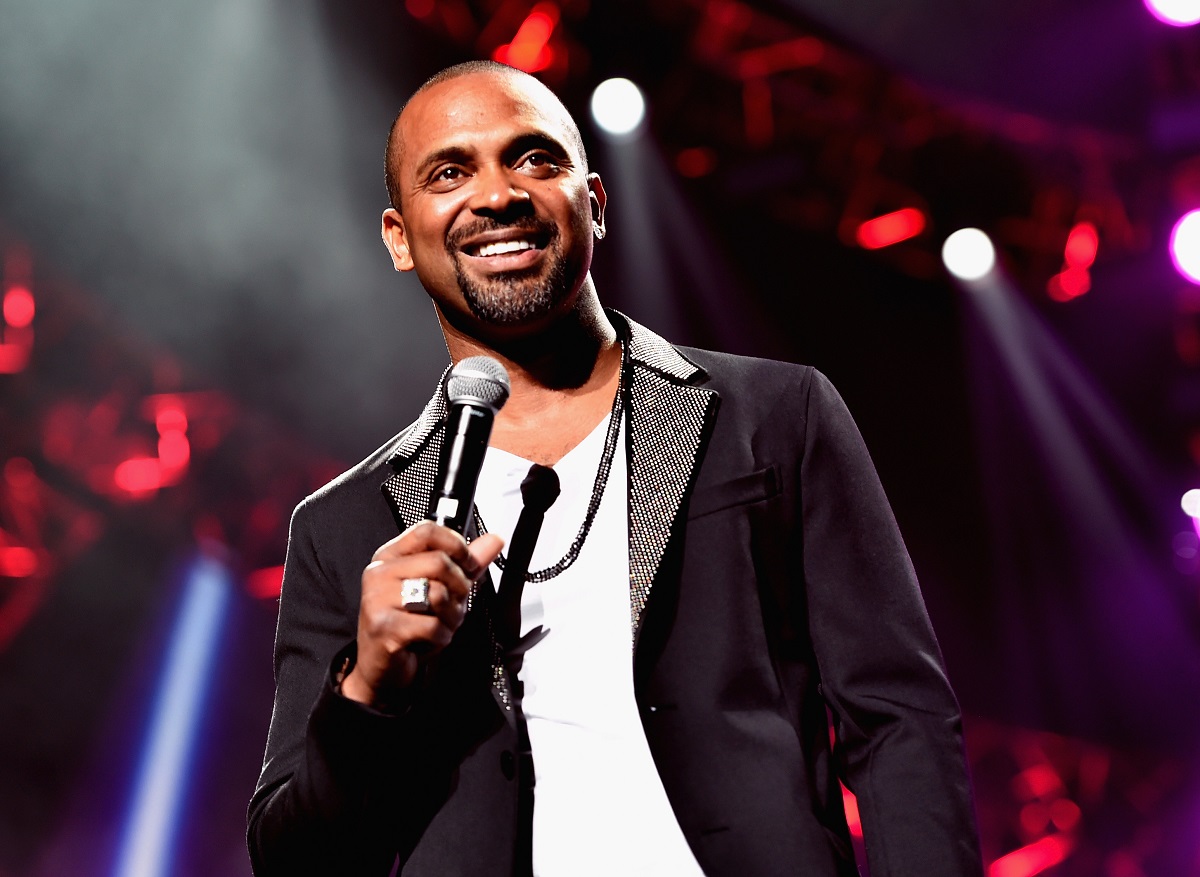 Mike Epps smiling