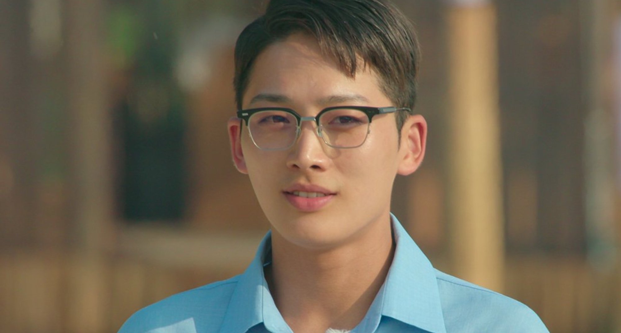 Moon Se-hoon for 'Single's Inferno' wearing blue polo.