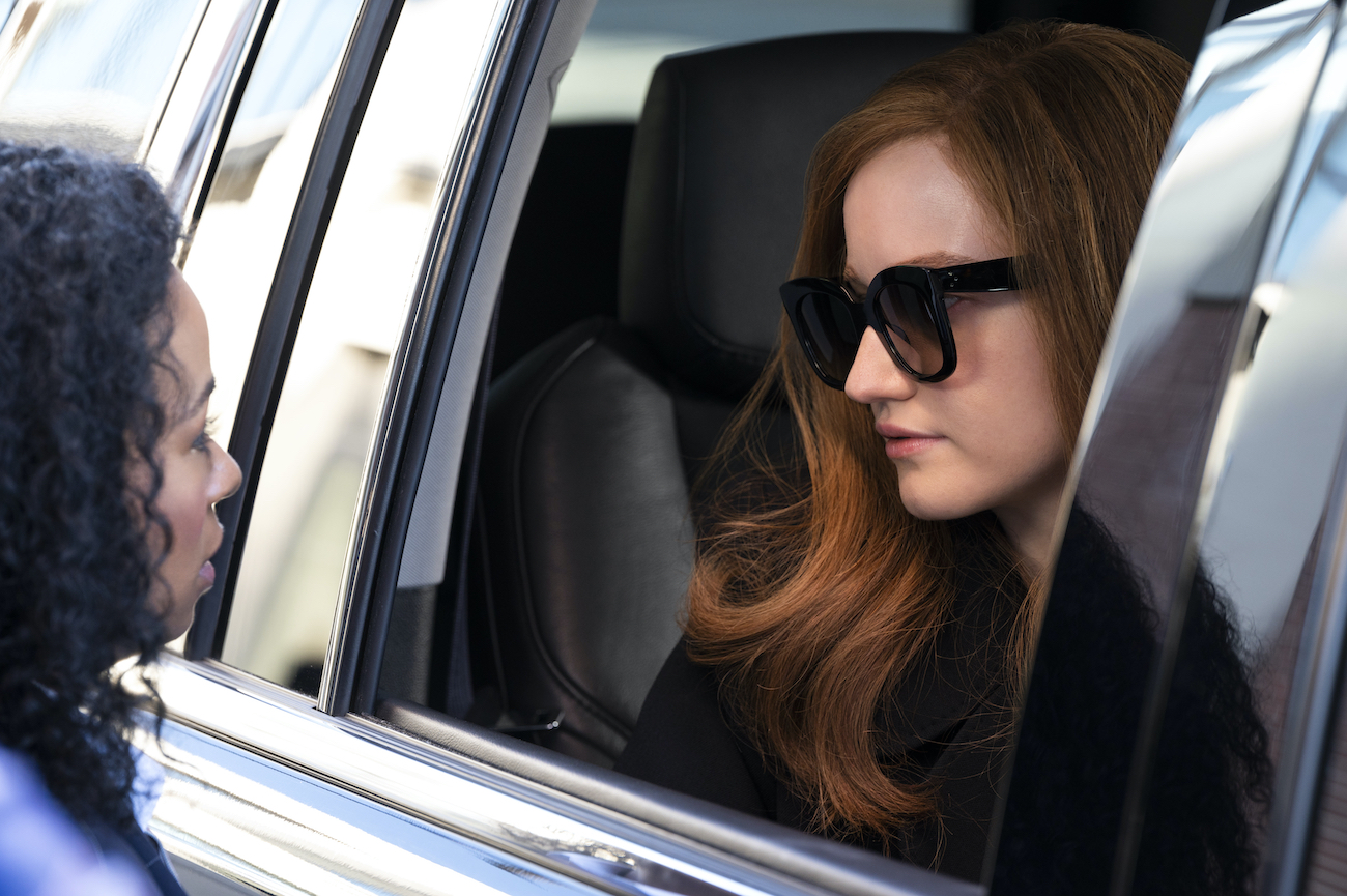 Alexis Floyd as Neff Davis, Julia Garner as Anna Delvey in 'Inventing Anna'