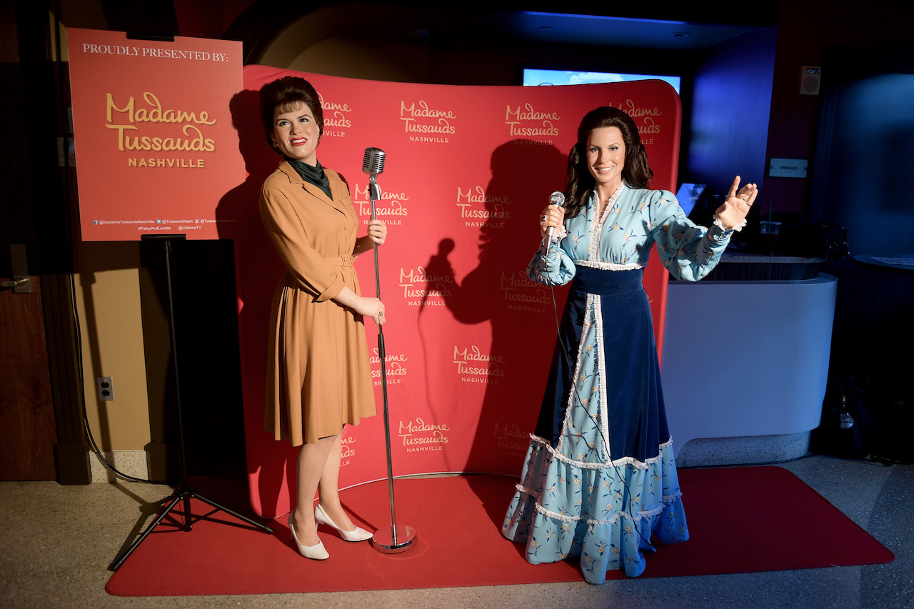 Madame Tussauds' wax figures of Patsy Cline and Loretta Lynn