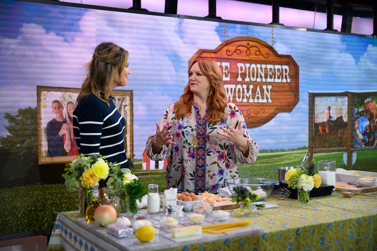 Savannah Guthrie and Ree Drummond stand next to a table