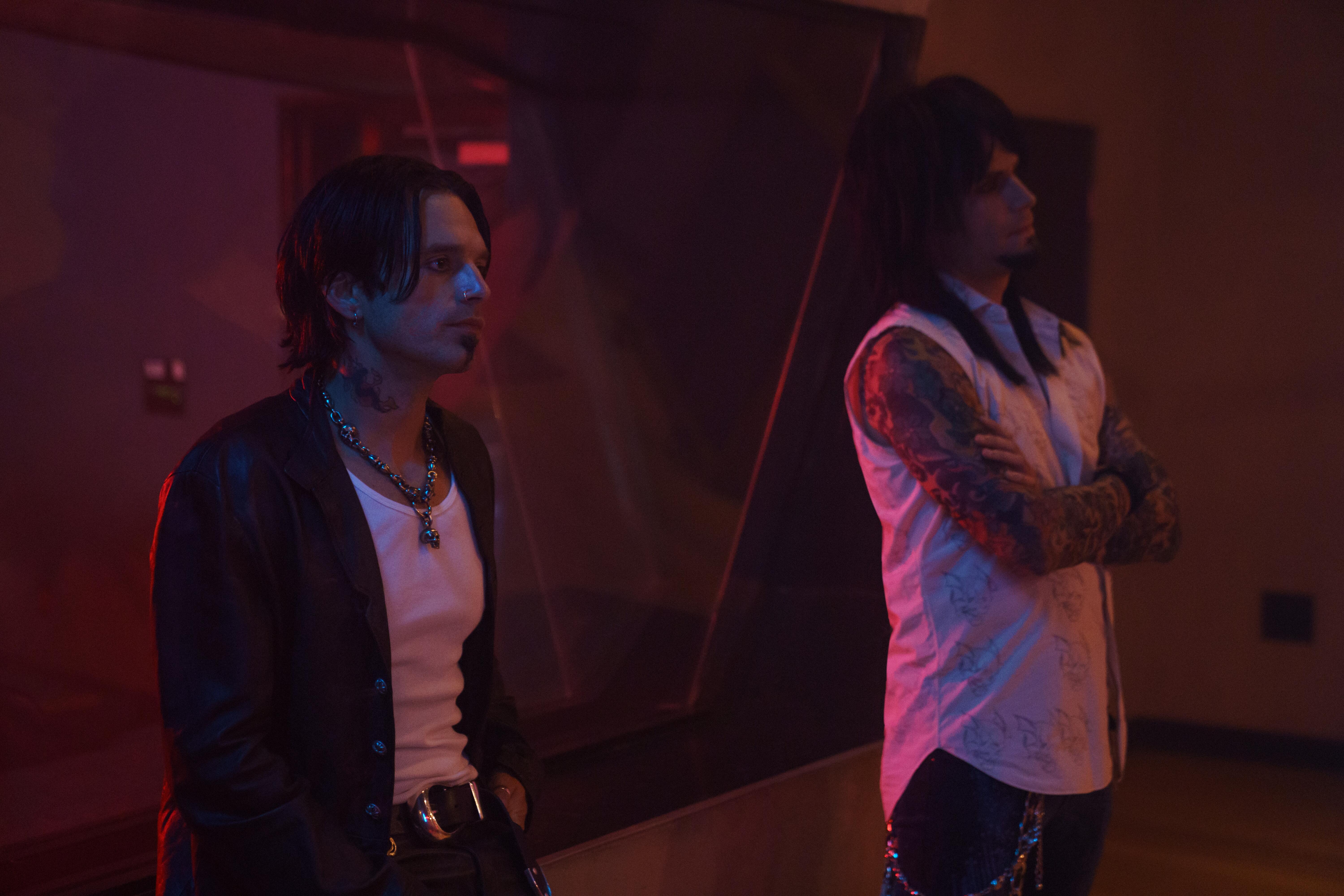 Tommy Lee (Sebastian Stan) and Nikki Sixx (Iker Amaya) confronting Third Eye Blind in episode 5 of 'Pam and Tommy'