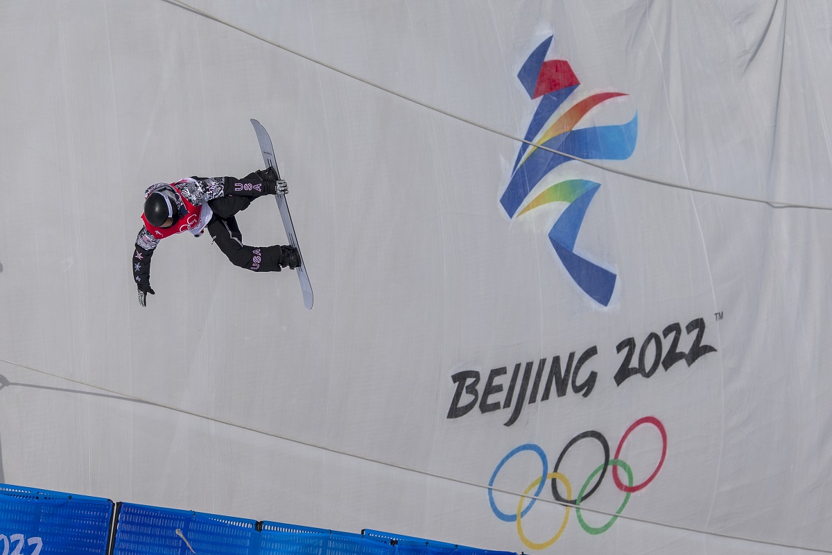 Shaun White practicing ahead of Snowboard Halfpipe in Beijing