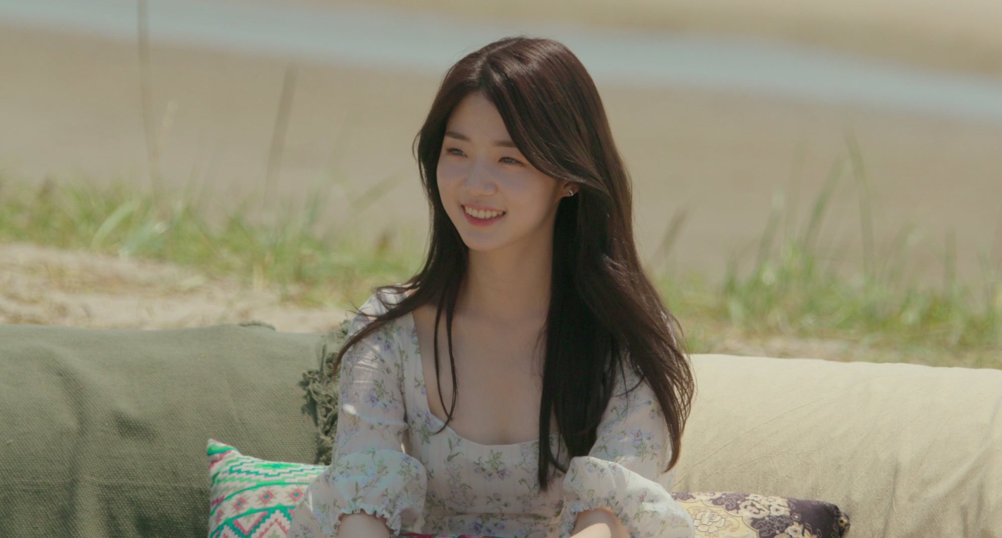 Shin Ji-yeon in 'Single's Inferno' Episode 1 wearing floral dress in relation to pale skin comments.