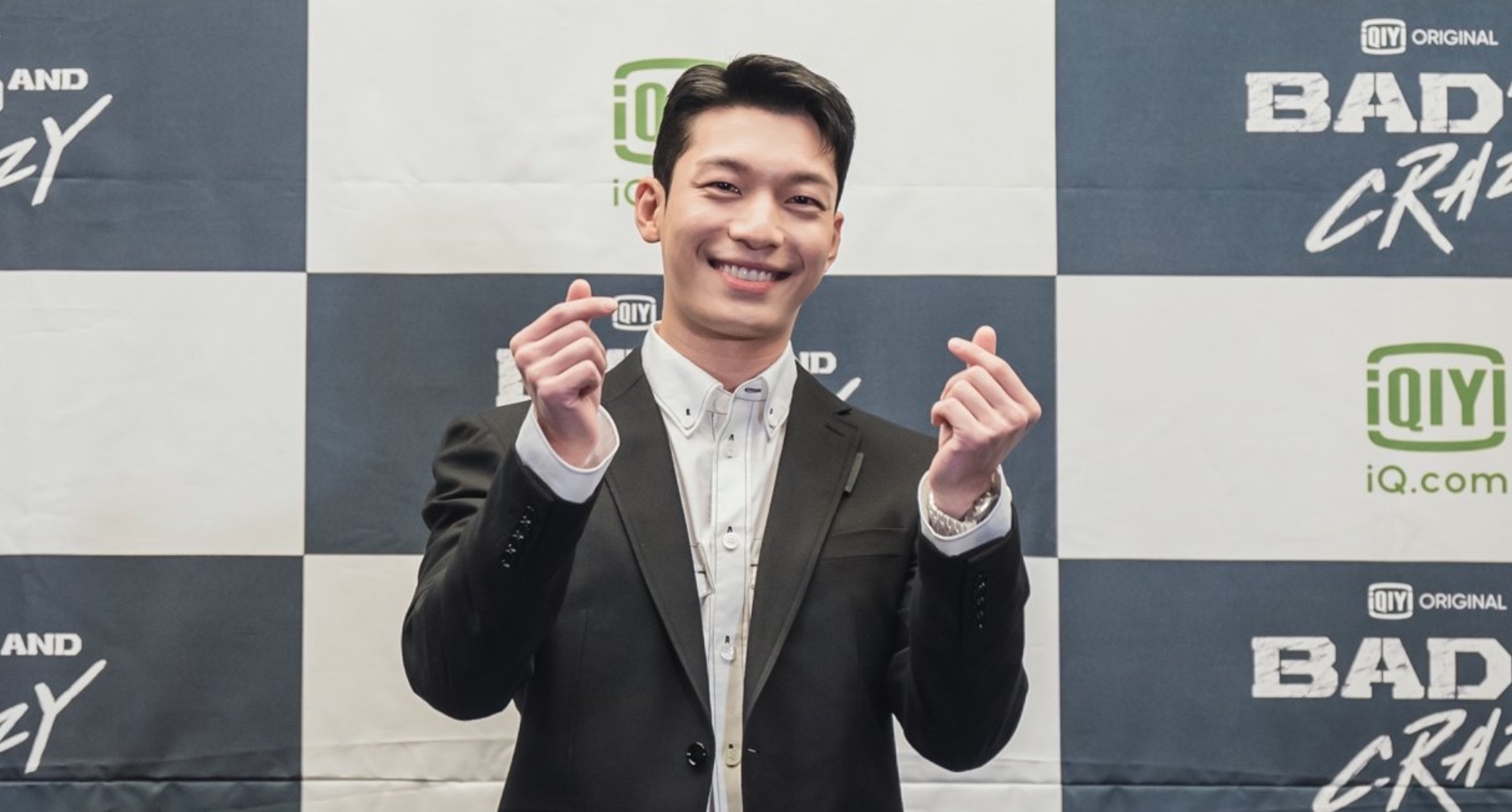'Squid Game' Wi Ha-joon at press for 'Bad and Crazy' doing heart fingers