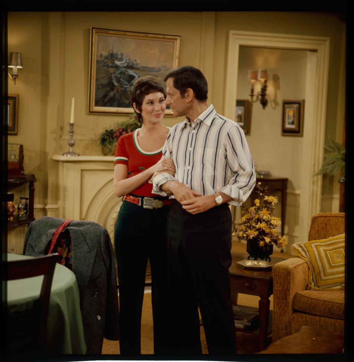 Actors Elinor Donahue and Tony Randall in a scene from 'The Odd Couple'