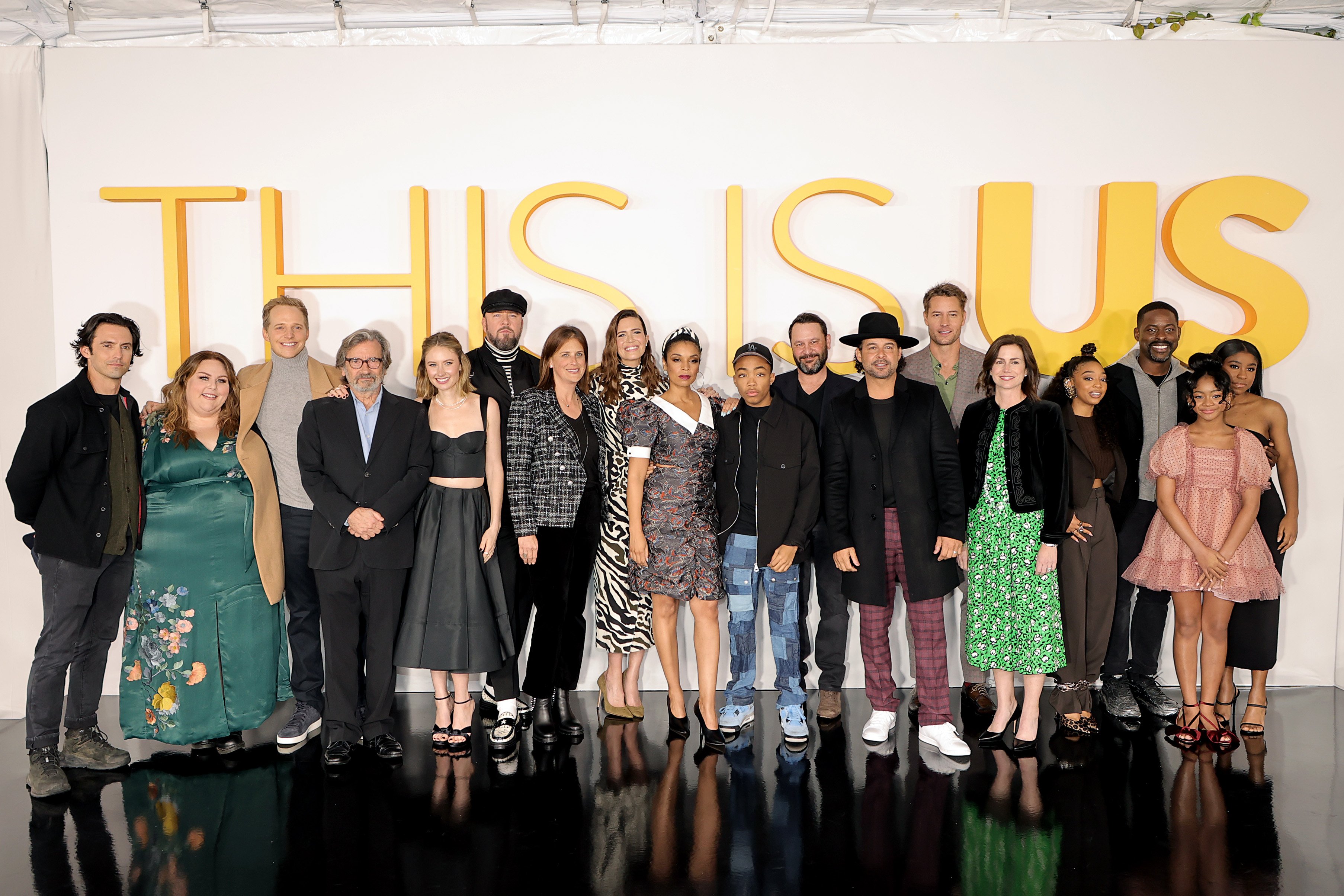 The 'This Is Us' cast and crew, including Milo Ventimiglia, Chrissy Metz, Chris Geere, Griffin Dunne, Caitlin Thompson, Chris Sullivan, Carolyn Cassidy, Mandy Moore, Susan Kelechi Watson, Asante Blackk, Dan Fogelman, Jon Huertas, Justin Hartley, Lisa Katz, Eris Baker, Sterling K. Brown, Faithe Herman, and Lyric Ross, pose for a group picture at the premiere of season 6.