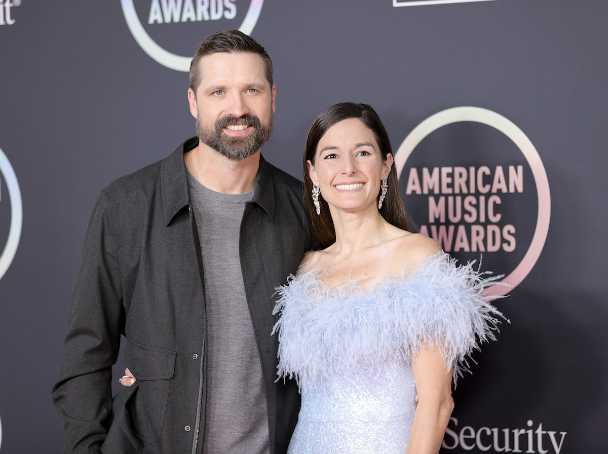 Walker Hayes and Laney Hayes smile for cameras at the 2021 American Music Awards