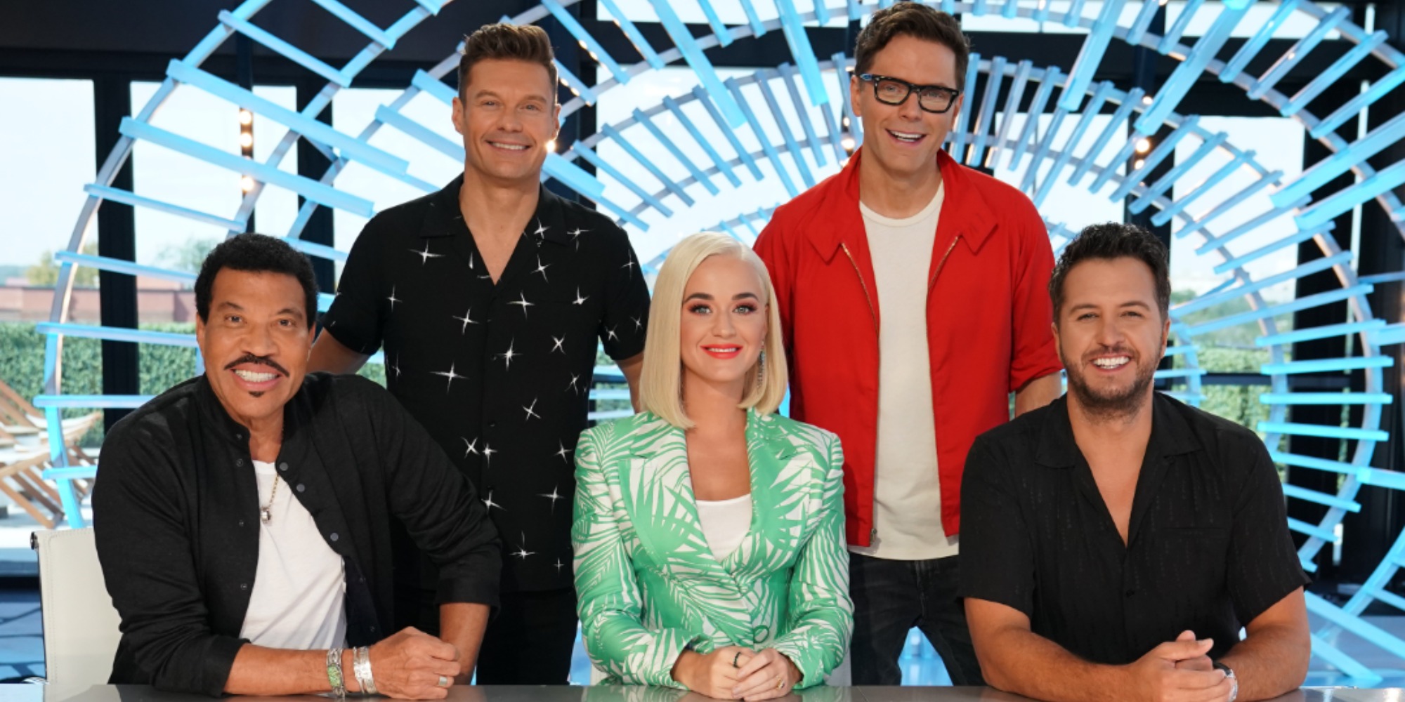 American Idol judges Lionel Richie, Katy Perry and Luke Bryan pose with Ryan Seacrest and mentor Bobby Bones in 2018.