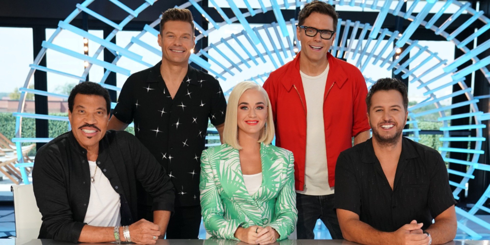 American Idol judges Lionel Richie, Katy Perry and Luke Bryan pose with Ryan Seacrest and mentor Bobby Bones in 2018.
