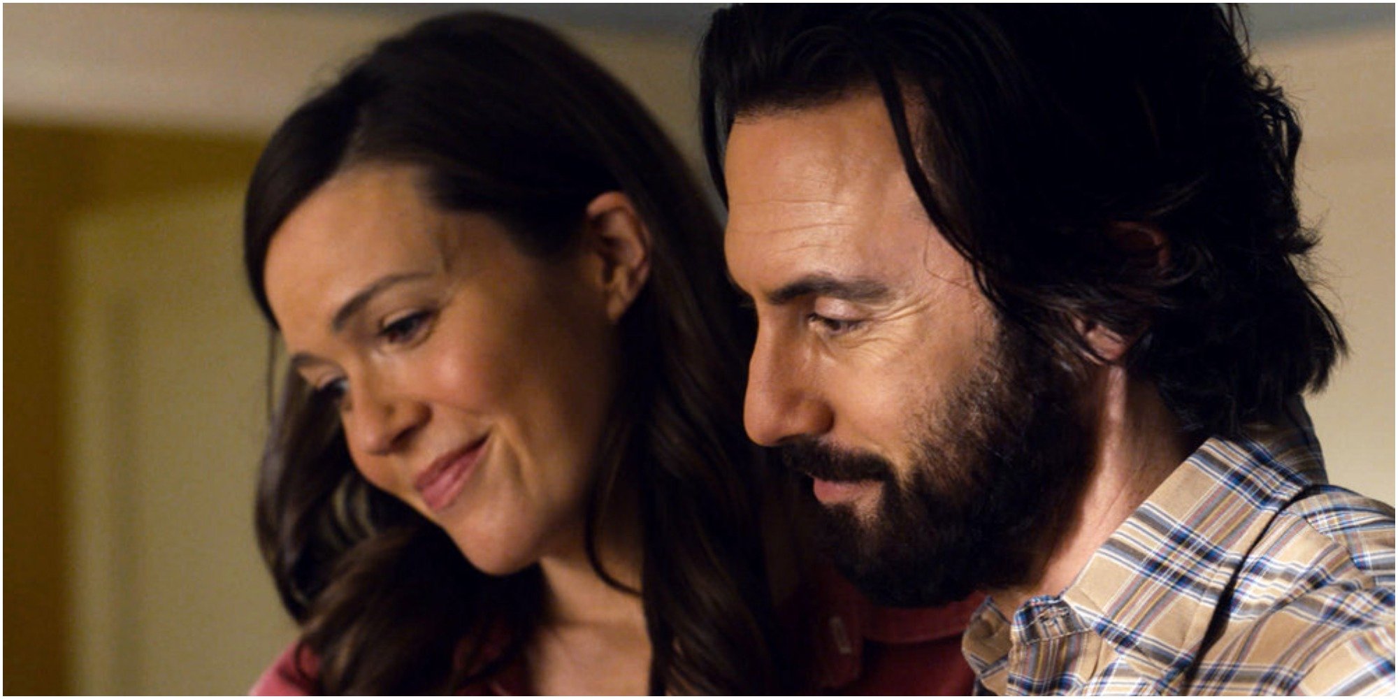 Mandy Moore and Milo Ventimiglia on the set of "This Is Us."