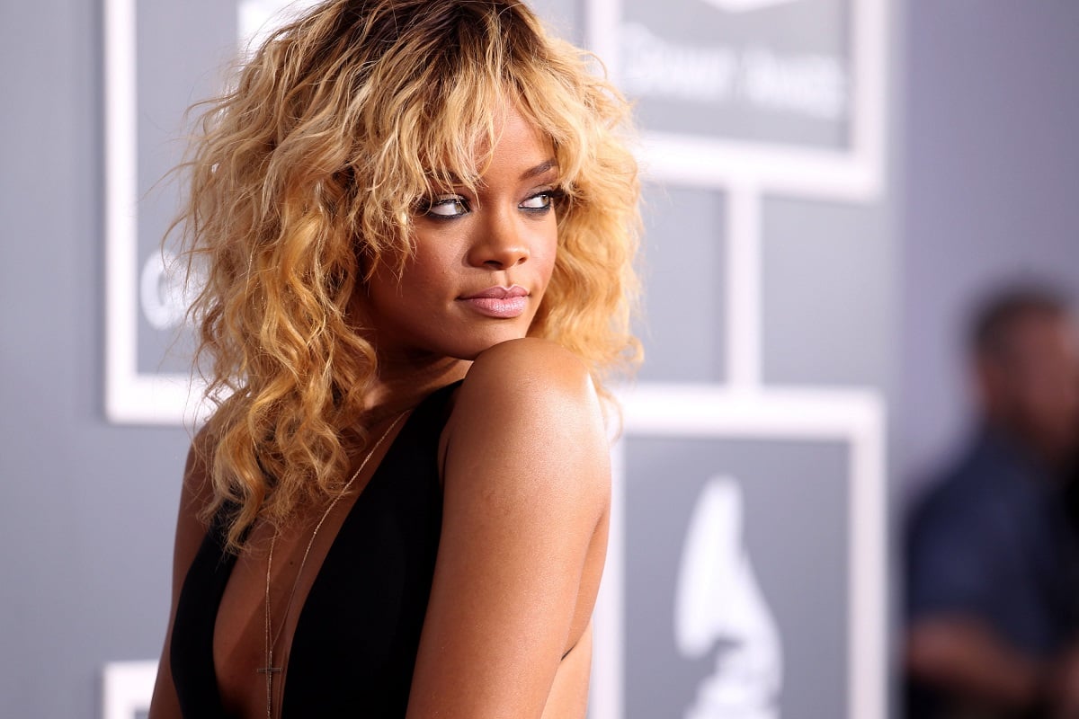 Rihanna went blonde for the 2012 Grammy Awards.