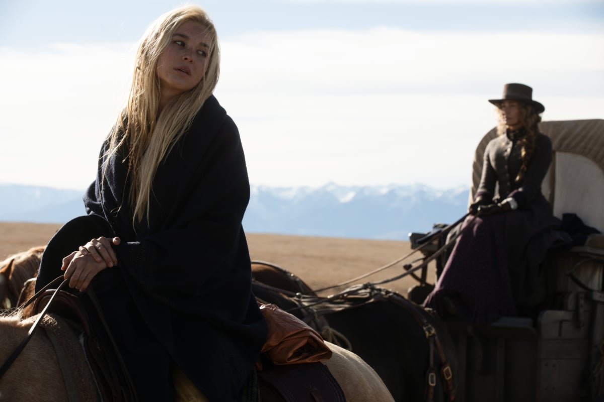 Faith Hill as Margaret and Isabel May as Elsa in the 1883 finale. Elsa rides a horse and Margaret rides the wagon. 