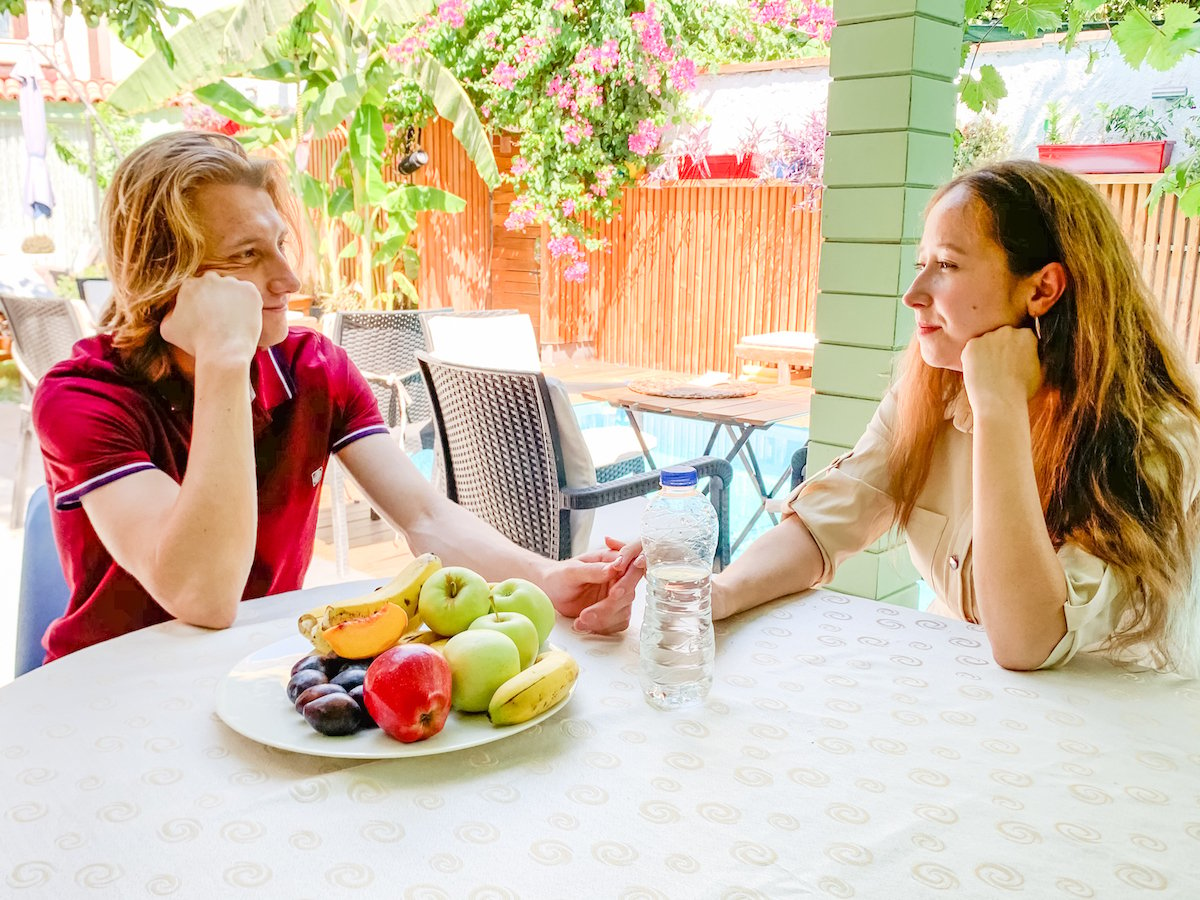 90 Day Fiancé: The Other Way: Steven and Alina have breakfast in Turkey