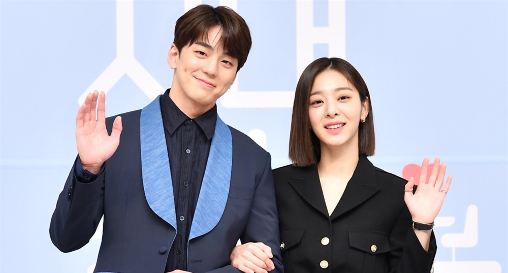 Actors Kim Min-kyu and Seol In-ah for 'Business Proposal' K-drama linking arms at press conference.
