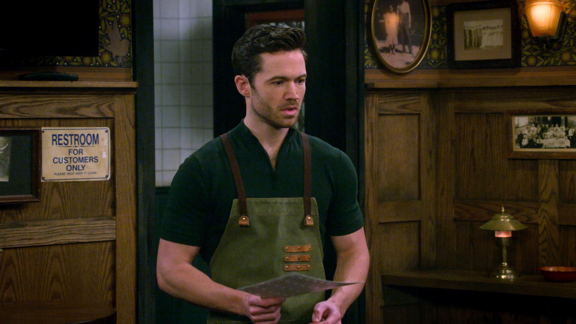 Tom Ainsley as Charlie in 'HIMYF'